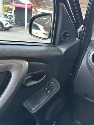 RENAULT SANDERO 1.0 EXPRESSION 16V FLEX 4P MANUAL RENAULT SANDERO 1.0 EXPRESSION 16V FLEX 4P MANUAL